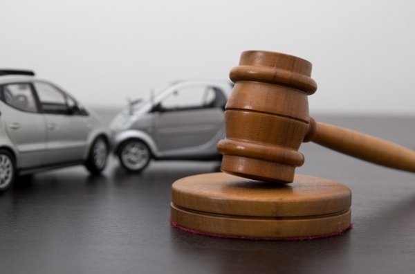 Відшкодування збитків при ДТП через суд
